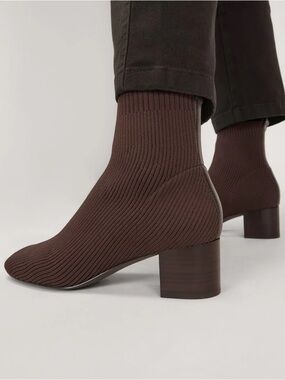 EVERLANE The Glove Boot in Dark Brown Size: 9, NWB